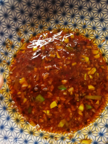 自制涼皮的簡(jiǎn)單做法 超詳細(xì)自制涼皮方法 自制涼皮的簡(jiǎn)單做法 超詳細(xì)自制涼皮方法