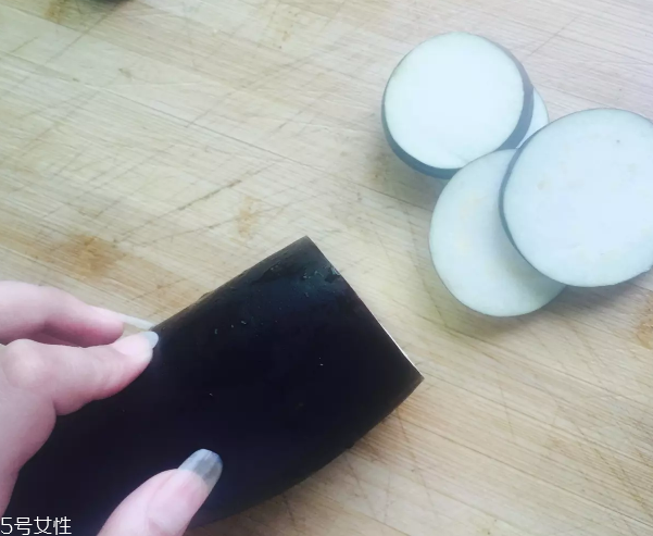 油炸土豆泥茄盒的做法 土豆加茄子的美食 油炸土豆泥茄盒的做法 土豆加茄子的美食