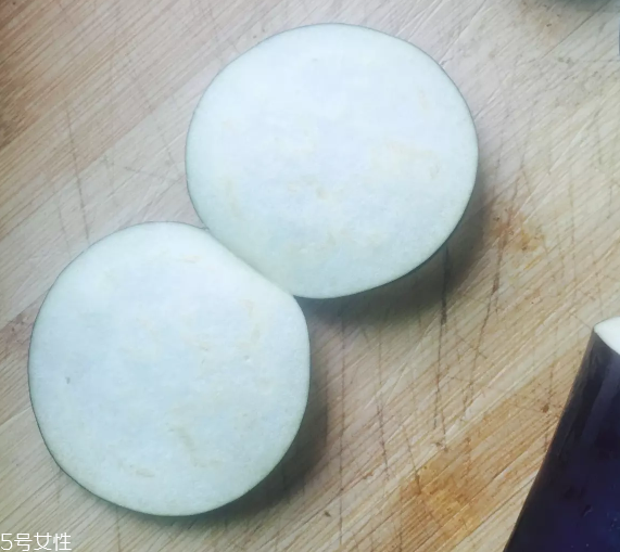 油炸土豆泥茄盒的做法 土豆加茄子的美食 油炸土豆泥茄盒的做法 土豆加茄子的美食