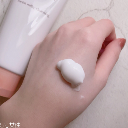 卸妝乳可以當(dāng)洗面奶用嗎？卸妝乳當(dāng)洗面奶用可以嗎？