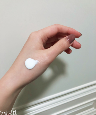 卸妝乳可以卸口紅嗎？卸妝乳能卸掉口紅嗎？