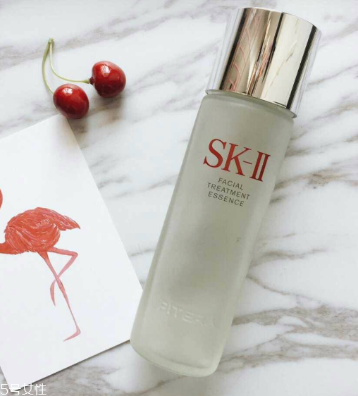 雅詩蘭黛肌底微精華和sk2神仙水哪個好？成分一樣嗎？