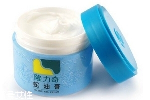 蛇油膏是蛇油做的嗎？蛇油膏里面有蛇油嗎？