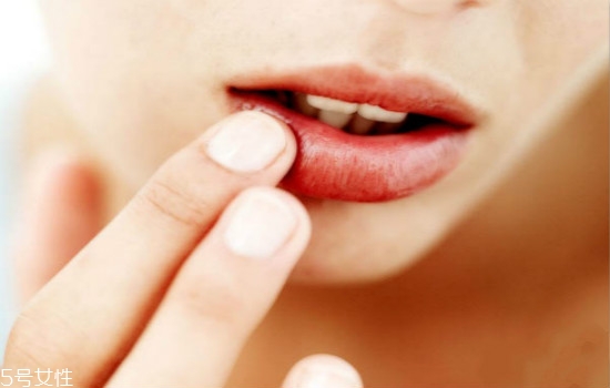 怎么涂口紅沒有唇紋 怎么涂口紅不干沒唇紋 怎么涂口紅沒有唇紋 怎么涂口紅不干沒唇紋