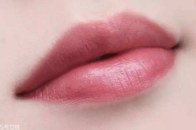 日?？诩t怎么畫人魚姬唇妝 疊涂打造的人魚姬唇妝