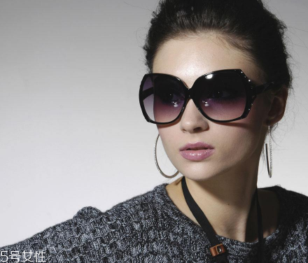 太陽鏡輕好還是重好？太陽鏡買輕的還是重的？