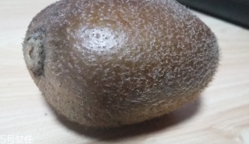 綠心獼猴桃硬的能吃嗎？硬的綠心獼猴桃能吃嗎？