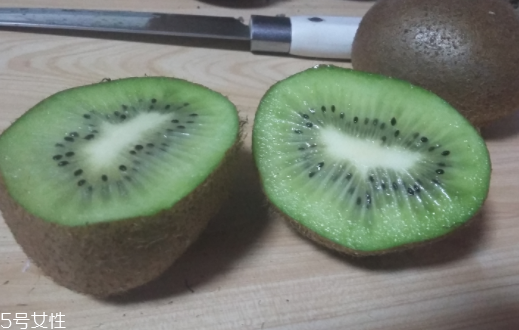 綠心獼猴桃硬的能吃嗎？硬的綠心獼猴桃能吃嗎？