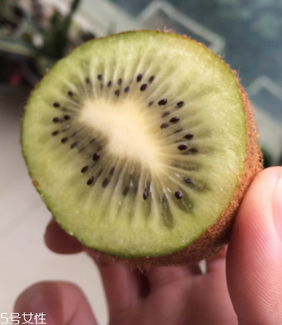 綠心獼猴桃含葉酸嗎？綠心獼猴桃里面有葉酸嗎？