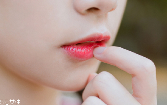 打嘟嘟唇疼嗎 打嘟嘟唇疼痛感怎樣 打嘟嘟唇疼嗎 打嘟嘟唇疼痛感怎樣