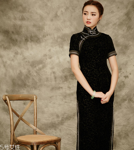 中國(guó)風(fēng)連衣裙怎么搭配？中國(guó)風(fēng)連衣裙搭配圖片