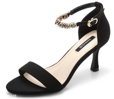 腳寬的人適合穿什么涼鞋？腳胖穿什么涼鞋好看？