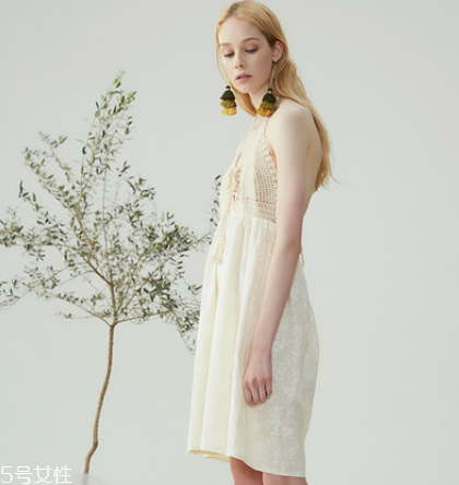 微胖穿什么連衣裙好看？微胖女生適合穿什么連衣裙？