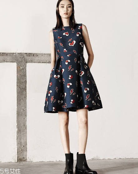 微胖穿什么連衣裙好看？微胖女生適合穿什么連衣裙？