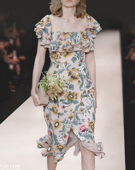 微胖穿什么連衣裙好看？微胖女生適合穿什么連衣裙？