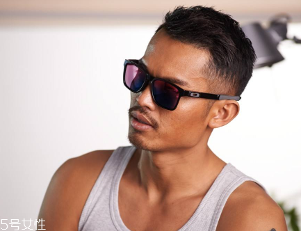 oakley眼鏡多少錢？歐克利眼鏡正品價格