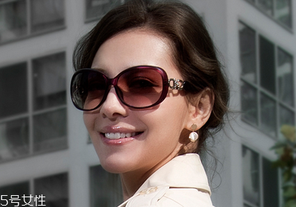 臉大的女生適合什么太陽鏡 太陽鏡如何選擇 臉大的女生適合什么太陽鏡 太陽鏡如何選擇