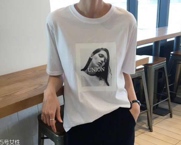 短袖t恤太長怎么辦 t恤怎么打結