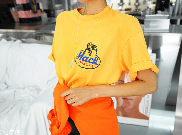 短袖t恤太長怎么辦 t恤怎么打結