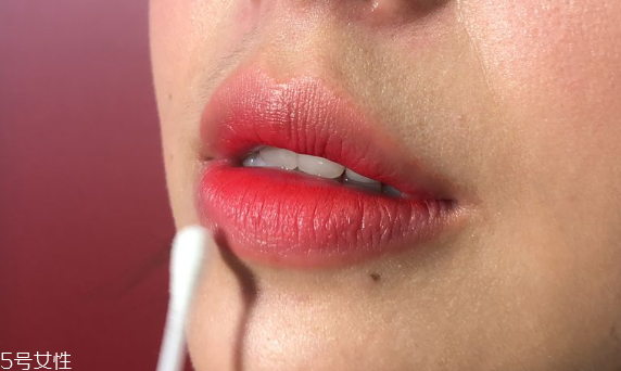 霧唇妝畫不均勻怎么辦 霧唇妝4個技巧 霧唇妝畫不均勻怎么辦 霧唇妝4個技巧