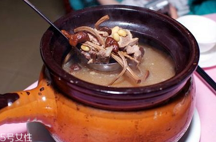 龍骨湯是什么骨頭 骨頭湯的食用價(jià)值 龍骨湯是什么骨頭 骨頭湯的食用價(jià)值