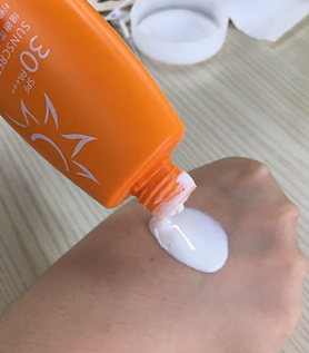 美加凈防曬霜金色和橘色哪個好？美加凈防曬金色橘色區(qū)別