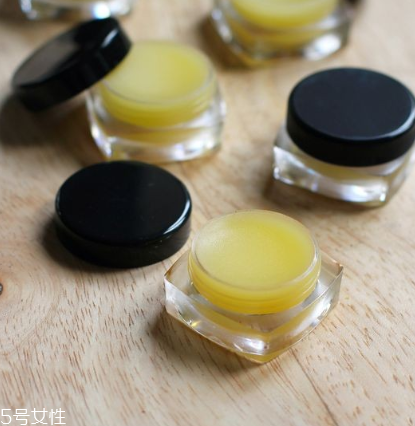 護唇膏能卸掉口紅嗎 護唇膏可以卸唇妝嗎 護唇膏能卸掉口紅嗎 護唇膏可以卸唇妝嗎