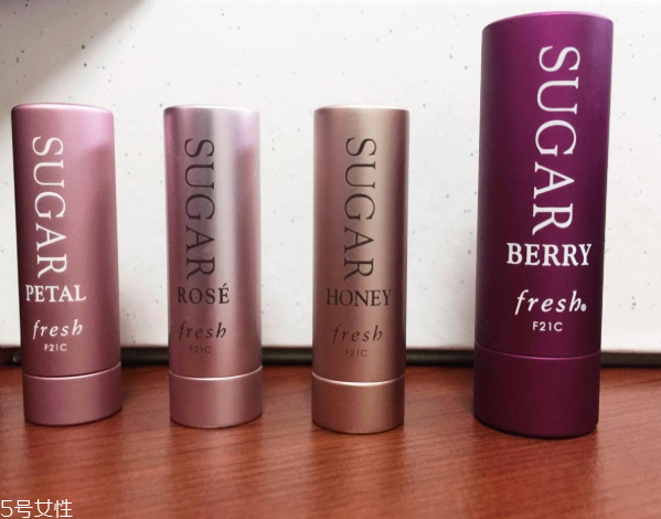 護唇膏能當(dāng)乳液用嗎 護唇膏能當(dāng)乳液用好嗎 護唇膏能當(dāng)乳液用嗎 護唇膏能當(dāng)乳液用好嗎