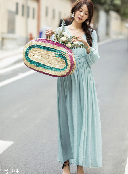 綠色衣服怎么搭配？綠色衣服搭配技巧