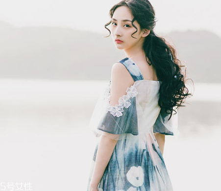 夏天拍照穿什么裙子好看？拍照適合穿什么裙子？