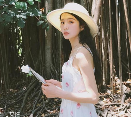 夏天拍照穿什么裙子好看？拍照適合穿什么裙子？