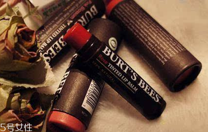 護(hù)唇膏能當(dāng)眉膠用嗎 護(hù)唇膏涂眉毛好嗎 護(hù)唇膏能當(dāng)眉膠用嗎 護(hù)唇膏涂眉毛好嗎