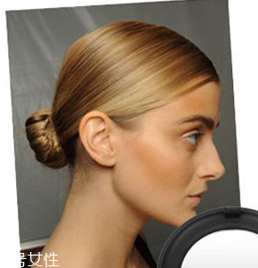 古銅色眼影配什么腮紅 古銅色眼影配什么口紅 古銅色眼影配什么腮紅 古銅色眼影配什么口紅