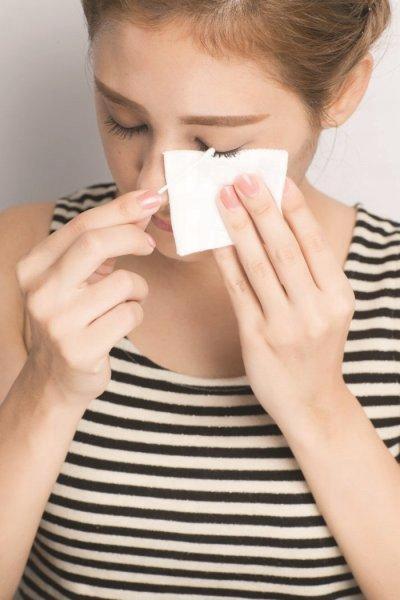 化眼妝對(duì)眼睛有傷害嗎 化妝壞習(xí)慣最傷眼