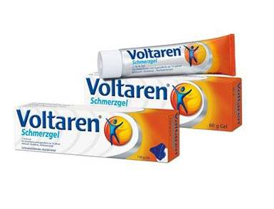 voltaren是什么藥？voltaren治什么?。?></p><h3>風(fēng)濕類風(fēng)濕會對人體造成哪些危害呢</h3><p>任何一個疾病都會對人體產(chǎn)生危害，這點是毋容置疑的，所以類風(fēng)濕也是一樣的，會對人體產(chǎn)生很多的危害，所以當(dāng)我們患上類風(fēng)濕的時候就應(yīng)該警惕起來，保護(hù)好自己，讓自己避免類風(fēng)濕的痛苦，現(xiàn)在就讓我們?nèi)チ私忸愶L(fēng)濕到底對我們有哪些危害。</p><p>風(fēng)濕類風(fēng)濕的危害性之一：就是可引發(fā)呼吸道疾病，多見胸膜炎和間質(zhì)性肺炎，特別是長期患病的老年。</p><p>風(fēng)濕類風(fēng)濕的危害性之二：可引發(fā)神經(jīng)系統(tǒng)疾病，患者往往出現(xiàn)神經(jīng)功能障礙危害，其原因與頸椎壓迫脊髓或因滑膜炎、肌腱滑膜炎壓迫周圍神經(jīng)有關(guān)。</p><p>風(fēng)濕類風(fēng)濕的危害性之三：可引發(fā)心臟病危害，其中在臨床上發(fā)現(xiàn)并發(fā)心包炎可高達(dá)20%～50%，少數(shù)還形成類風(fēng)濕結(jié)節(jié)，多數(shù)無癥狀，往往在心臟超聲檢查時發(fā)現(xiàn)。但也有引起左心衰竭的可能。</p><p>風(fēng)濕類風(fēng)濕的危害性之四：可引發(fā)眼病危害，約15%患者可出現(xiàn)干燥綜合征，從而引起角膜和結(jié)膜干燥不適，少數(shù)患者可并發(fā)鞏膜炎、虹膜炎，多發(fā)生在角膜邊緣2～3毫米處。</p><p>風(fēng)濕類風(fēng)濕的危害性之五：可引發(fā)皮膚病，具有代表性的為類風(fēng)濕結(jié)節(jié)。</p><p>可以肯定的是類風(fēng)濕對我們的危害當(dāng)然不止這些，肯定還會影響我們的生活，所以我們就要避免類風(fēng)濕的發(fā)生，因此我們就要去保護(hù)好自我，養(yǎng)成良好的習(xí)慣，當(dāng)然我們不僅僅是要避免類風(fēng)濕，其他的各類疾病我們都要去避免。</p><p style=