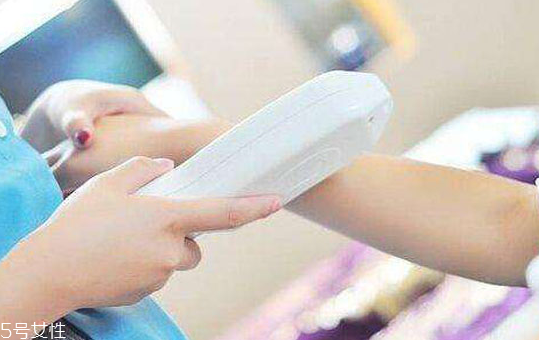 超冰脫毛跟冰點(diǎn)脫毛的區(qū)別在哪里 超冰和冰點(diǎn)脫毛的區(qū)別 超冰脫毛跟冰點(diǎn)脫毛的區(qū)別在哪里 超冰和冰點(diǎn)脫毛的區(qū)別