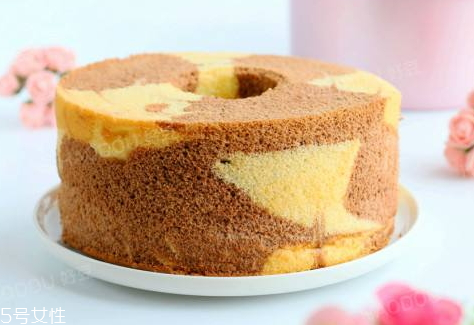 海綿蛋糕和戚風蛋糕的區(qū)別 海綿蛋糕和戚風蛋糕那個好吃 海綿蛋糕和戚風蛋糕的區(qū)別 海綿蛋糕和戚風蛋糕那個好吃