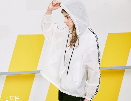 防曬衣上的油怎么洗？防曬衣上滴了油用什么洗？