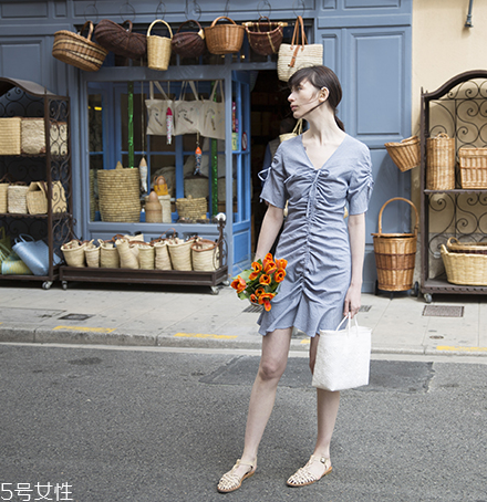 胳膊粗穿什么連衣裙？胳膊粗適合什么連衣裙？