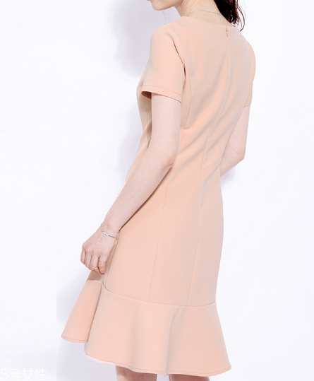 胳膊粗穿什么連衣裙？胳膊粗適合什么連衣裙？