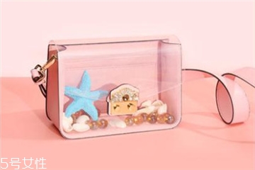 穿裙子背什么包包好看？穿裙子適合背什么包？