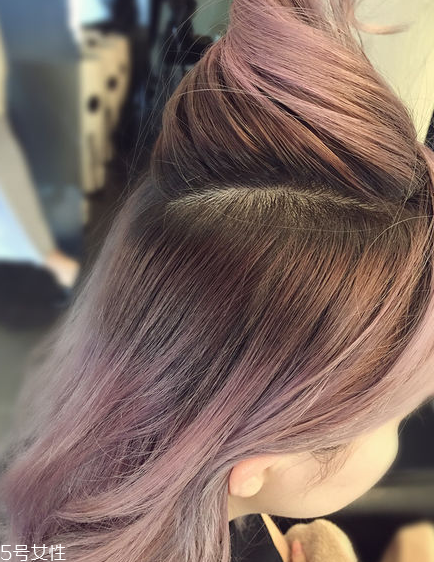 發(fā)帶發(fā)型女圖片 2款最簡(jiǎn)單入門款發(fā)帶發(fā)型 發(fā)帶發(fā)型女圖片 2款最簡(jiǎn)單入門款發(fā)帶發(fā)型