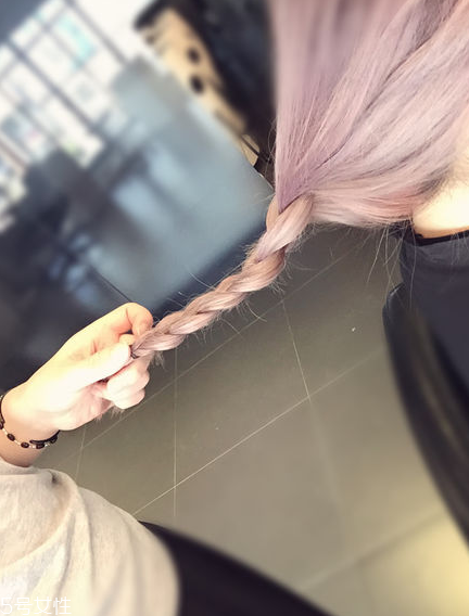 發(fā)帶發(fā)型女圖片 2款最簡(jiǎn)單入門款發(fā)帶發(fā)型 發(fā)帶發(fā)型女圖片 2款最簡(jiǎn)單入門款發(fā)帶發(fā)型