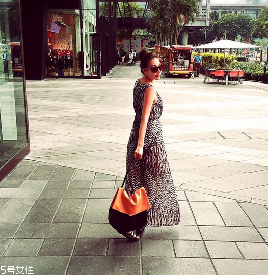 歐美風丸子頭怎么扎 歐美丸子頭在家輕松做 歐美風丸子頭怎么扎 歐美丸子頭在家輕松做