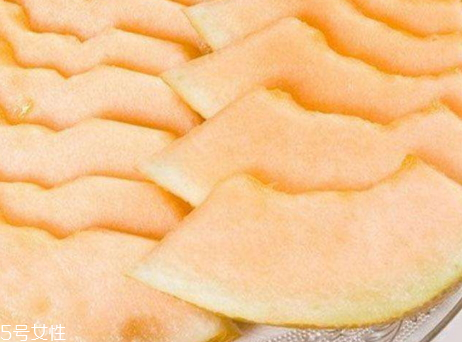 伽師瓜和哈密瓜的區(qū)別 伽師瓜的功效與作用 伽師瓜和哈密瓜的區(qū)別 伽師瓜的功效與作用