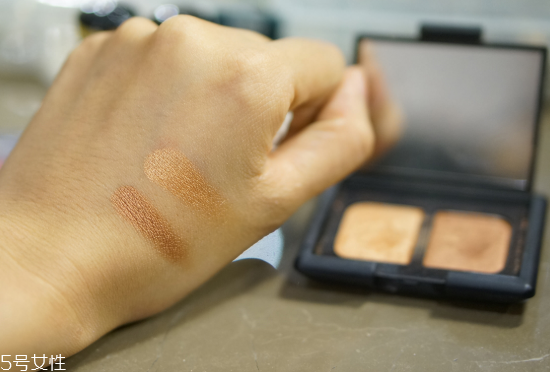 眼影霜和眼影粉哪個(gè)好 眼影霜和眼影粉什么區(qū)別 眼影霜和眼影粉哪個(gè)好 眼影霜和眼影粉什么區(qū)別