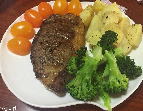 西冷牛排有肥肉嗎？西冷牛排是瘦肉嗎？