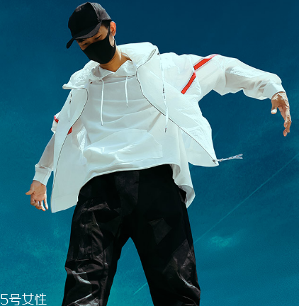 防曬衣里面穿什么？防曬衣里面怎么搭配？