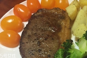 西冷牛排配什么酒？吃西冷牛排喝什么酒？