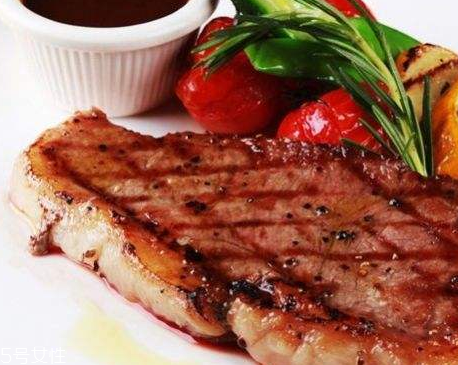 西冷牛排配什么酒？吃西冷牛排喝什么酒？